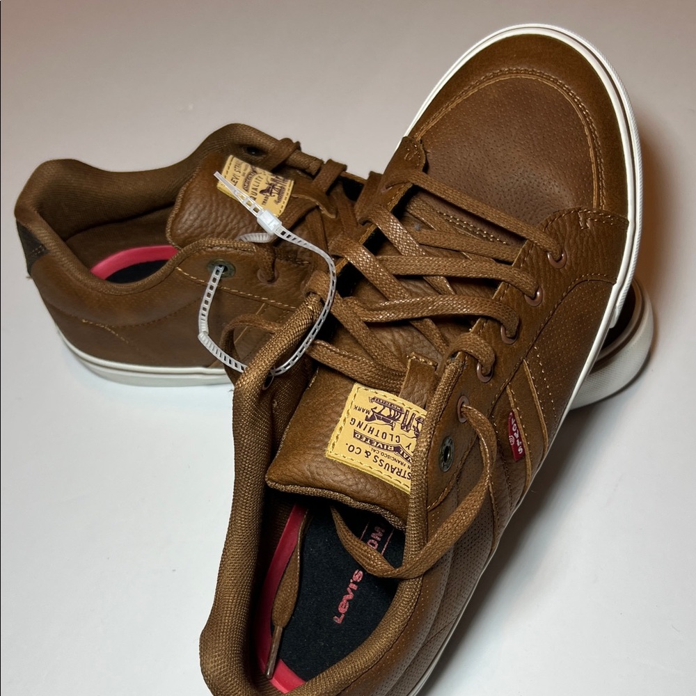 Men's Levi's Tan Sneakers size 9 - NWT - Picture 7 of 7